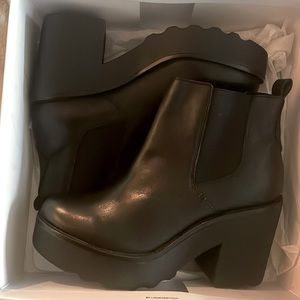 Steve Madden Greta Boots! Never been worn.